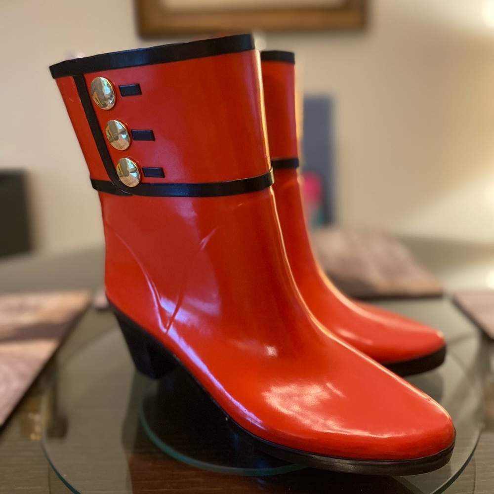 Kate Spade Red and Gold Winter Rain Boots with Glossy Finish - Picture 4 of 5